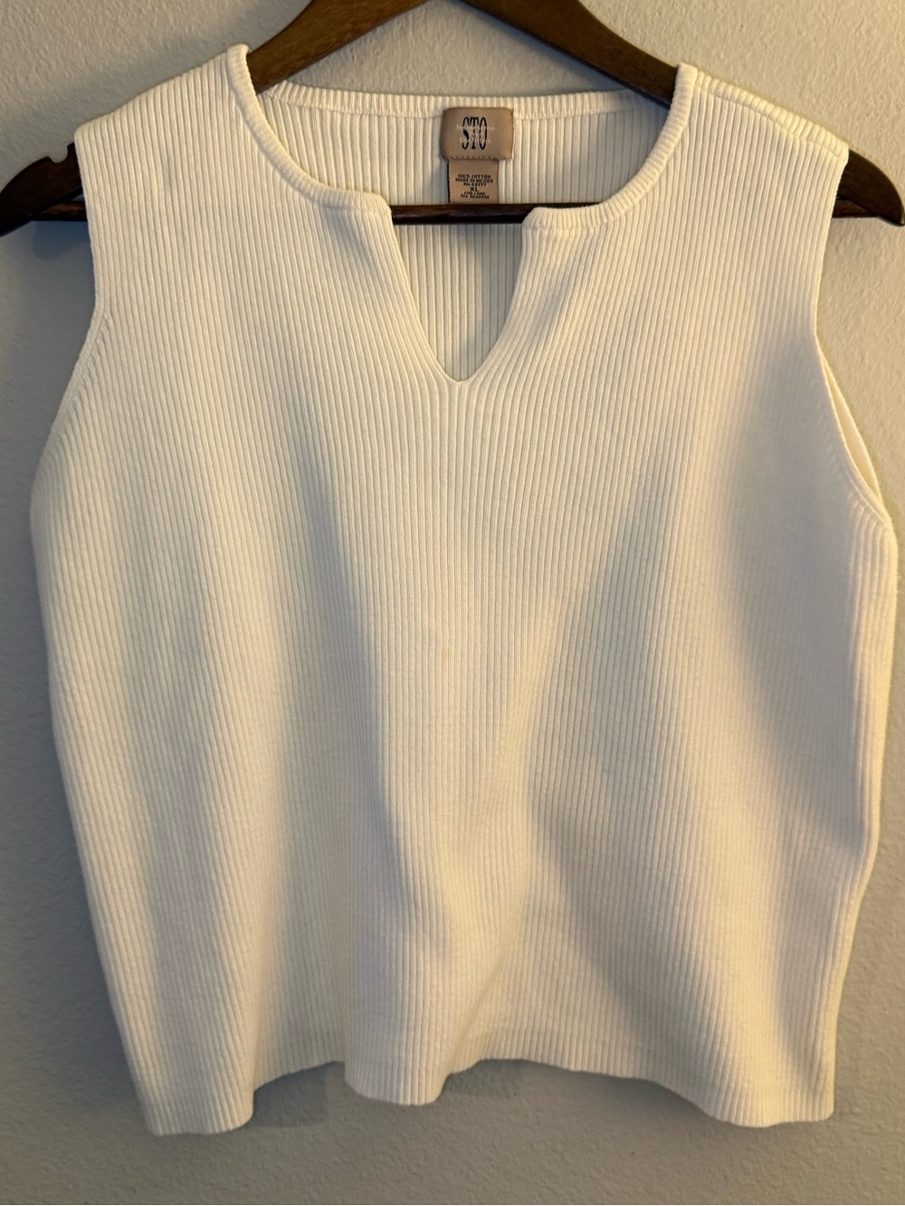 Sleeveless V-Neck Ribbed Sweater Tank in White